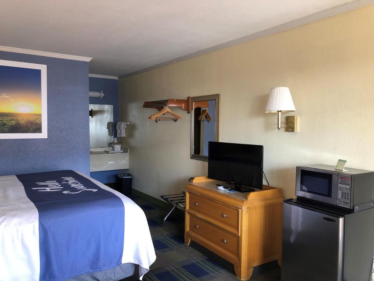 Days Inn By Wyndham Alamogordo White Sands Экстерьер фото